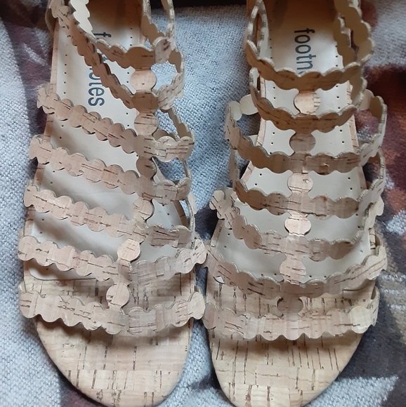 Foot notes Sandals sz 10M - Picture 3 of 4